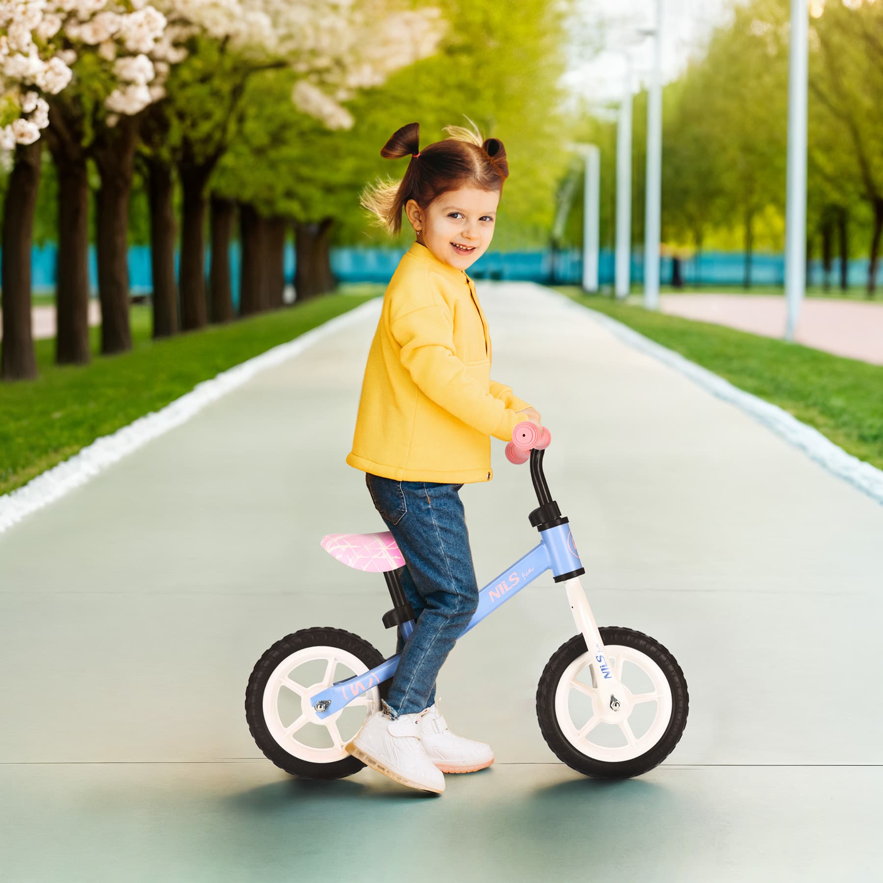 Rowerek biegowy Nils Fun RB134 niebieski koła 10 cali 2