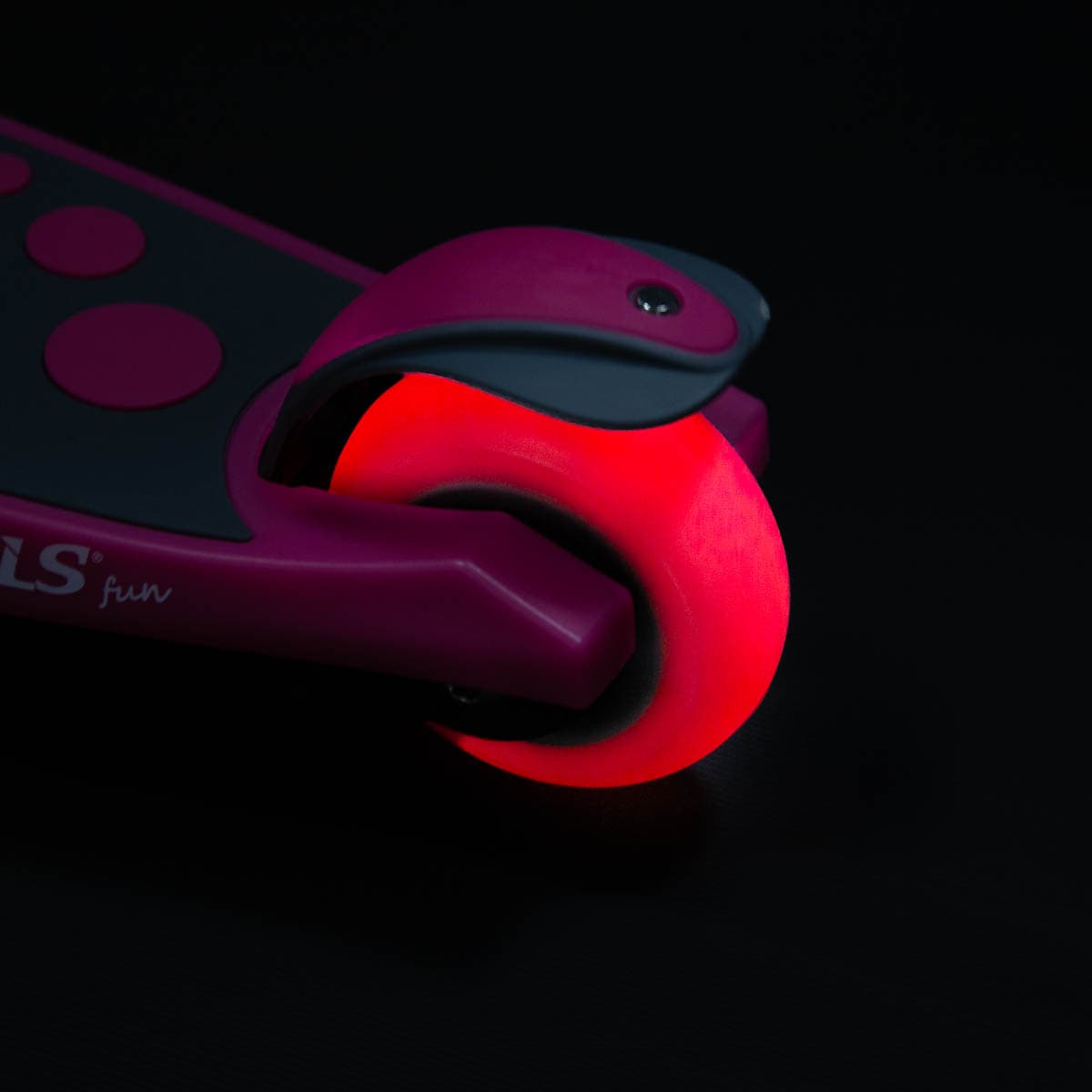 Różowa hulajnoga trójkołowa dla dzieci Nils Fun HLB02 4