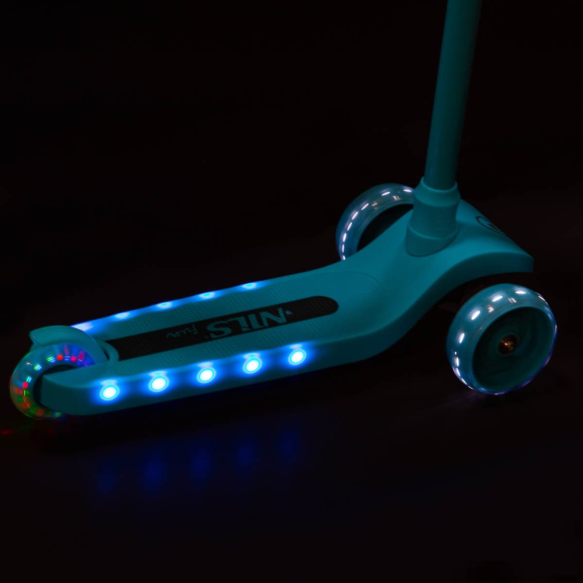 Turkusowa hulajnoga trójkołowa Nils Extreme Fun HLB09 LED dla dzieci 3
