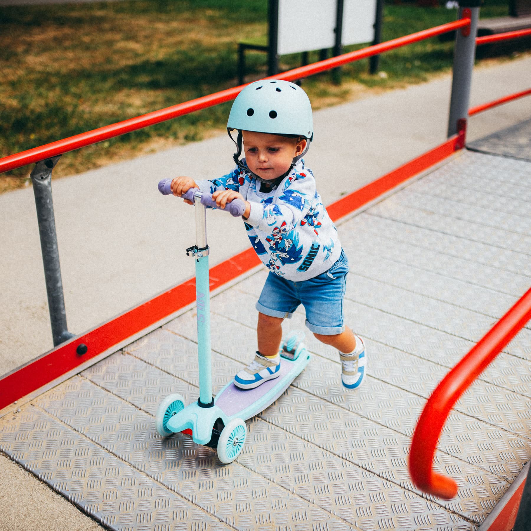 Hulajnoga dziecięca LED fioletowa Nils Fun 4