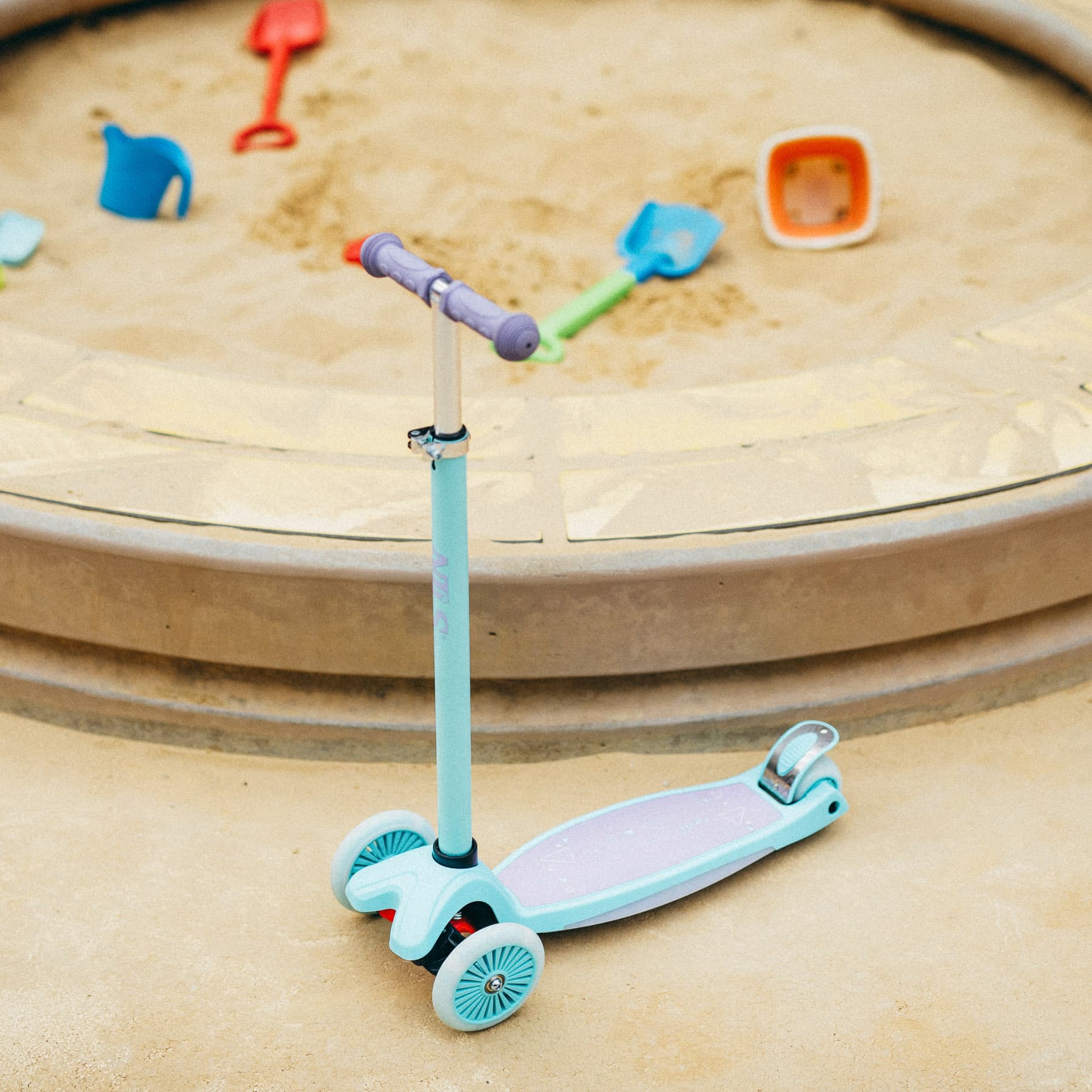 Hulajnoga dziecięca LED fioletowa Nils Fun 7