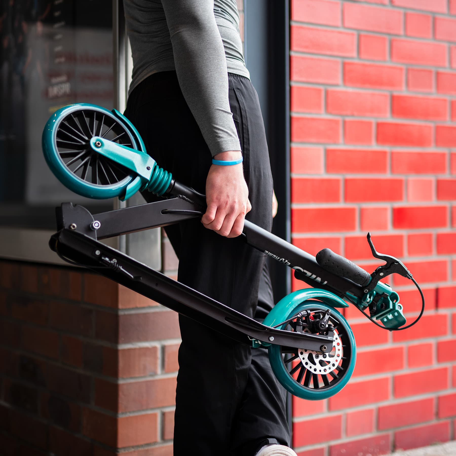 Hulajnoga miejska składana z hamulcem tarczowym Nils Extreme HM181T 4