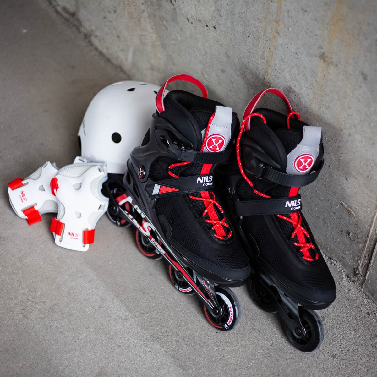 Czarne łyżworolki Nils Extreme NA14124, rozmiar 41 5