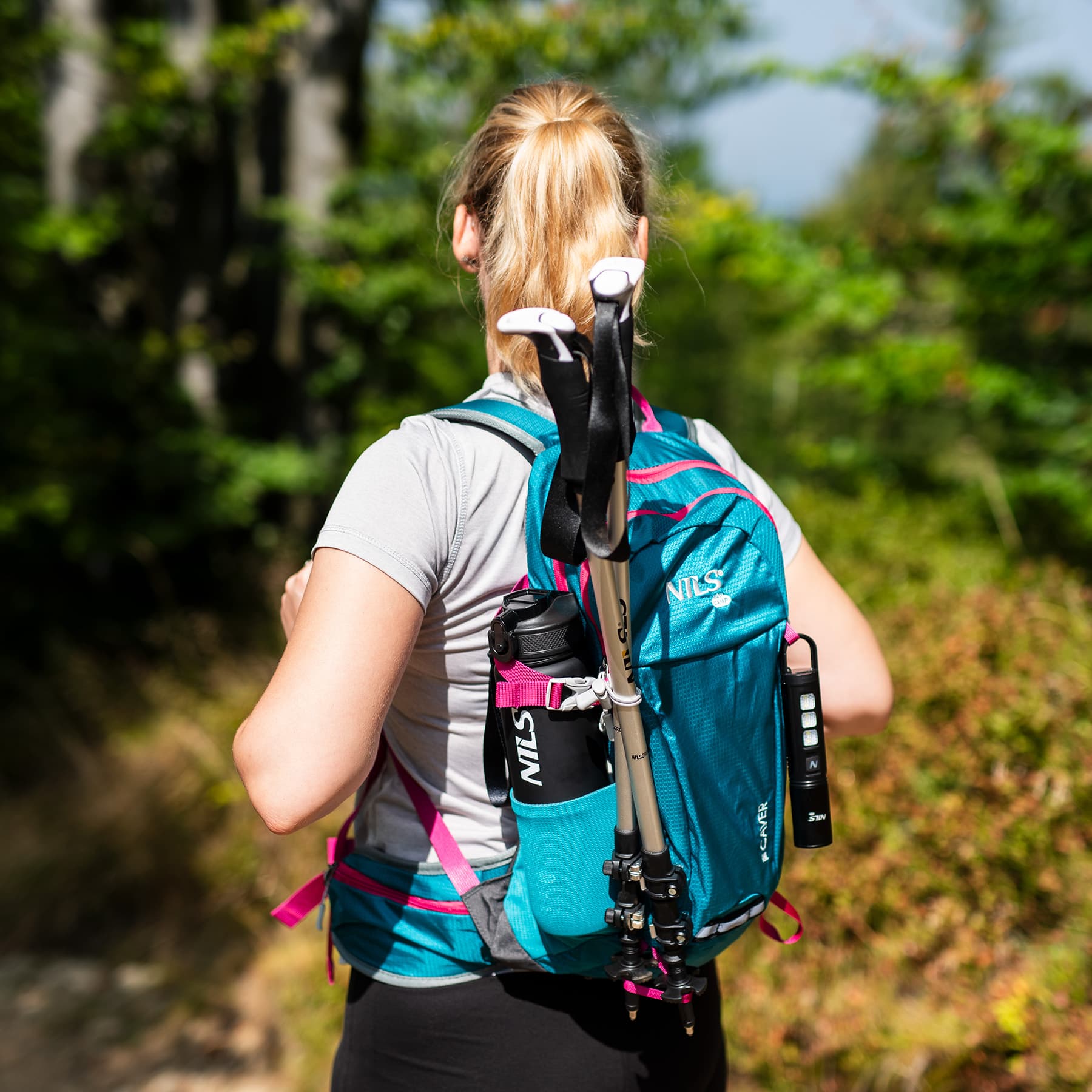 Turkusowy plecak turystyczny Nils Camp Caver 18L 8