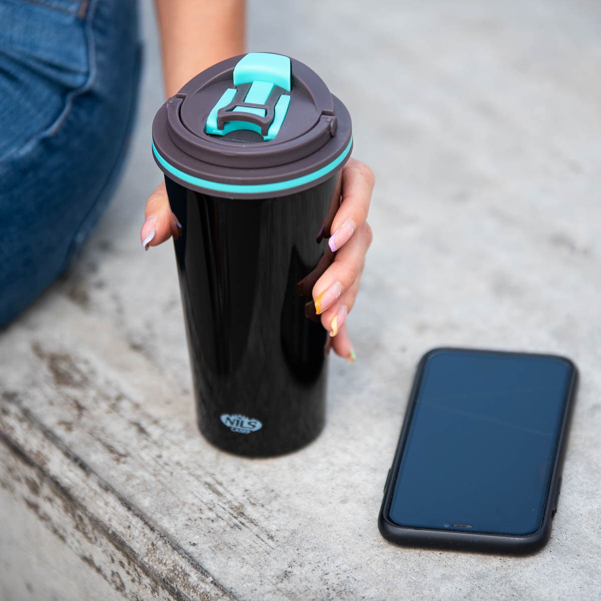 Czarny kubek termiczny Nils Camp 500 ml 5