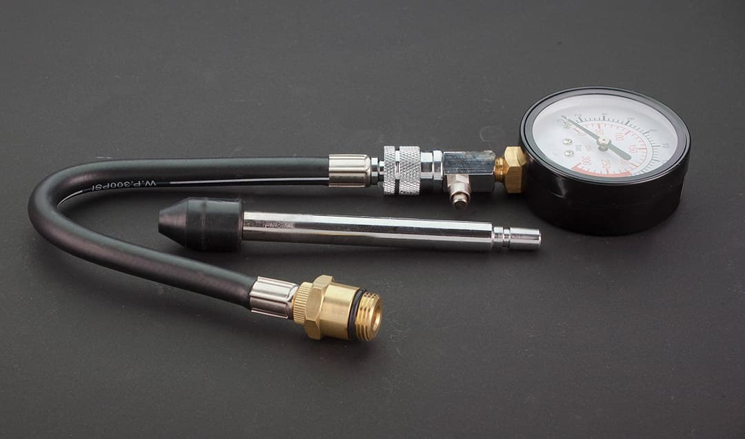 Miernik ciśnienia sprężania do silników z zestawem adapterów 5