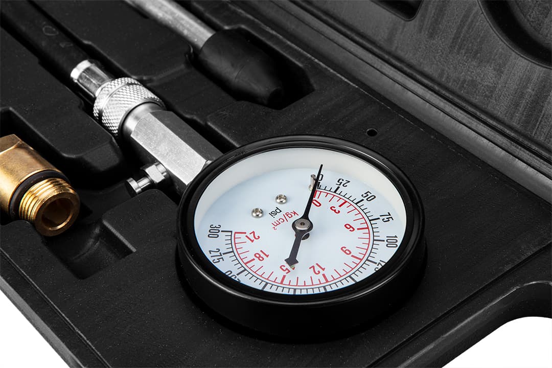 Miernik ciśnienia sprężania do silników z zestawem adapterów 9