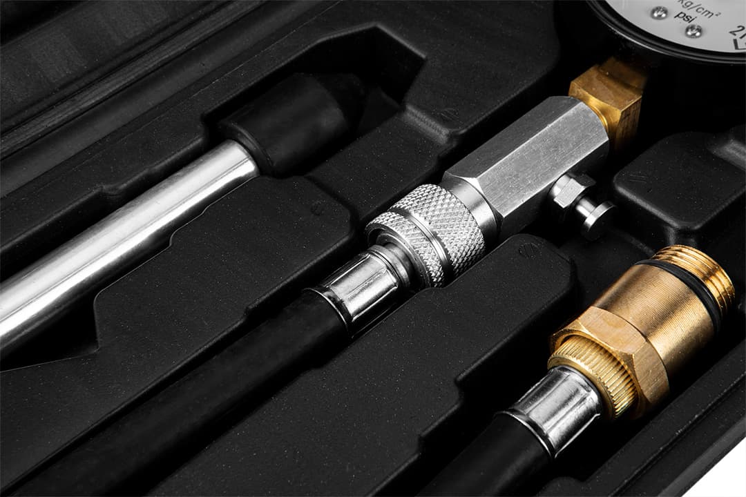 Miernik ciśnienia sprężania do silników z zestawem adapterów 10