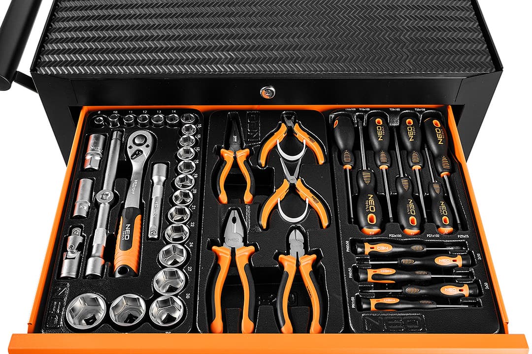 Szafka warsztatowa NEO TOOLS z 5 szufladami i 117 narzędziami 4