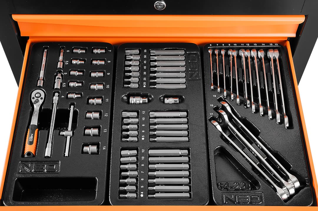 Szafka warsztatowa NEO TOOLS z 5 szufladami i 117 narzędziami 5