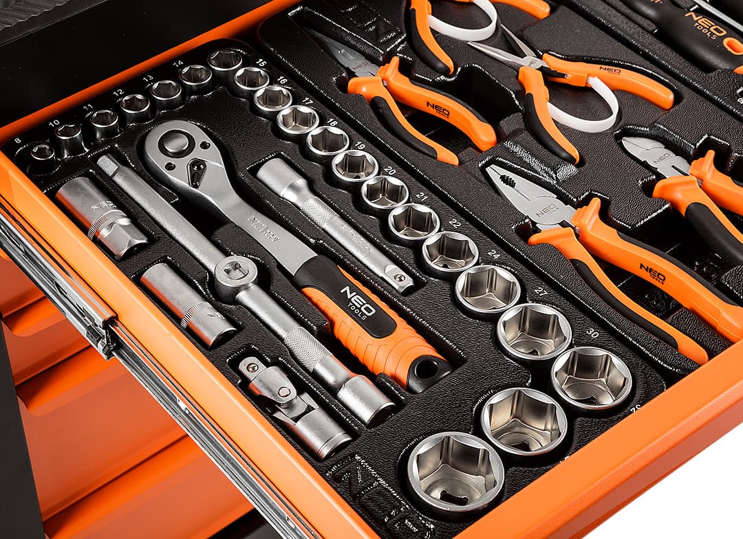 Szafka warsztatowa NEO TOOLS z 5 szufladami i 117 narzędziami 6