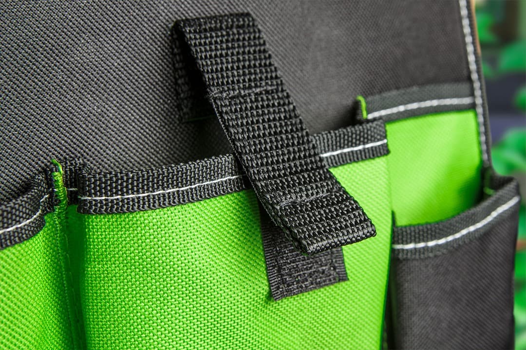 Pas ogrodowy z sześcioma kieszeniami i regulowanym obwodem