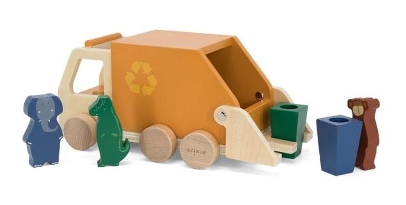 Drewniana śmieciarka z figurkami zwierząt i pojemnikami