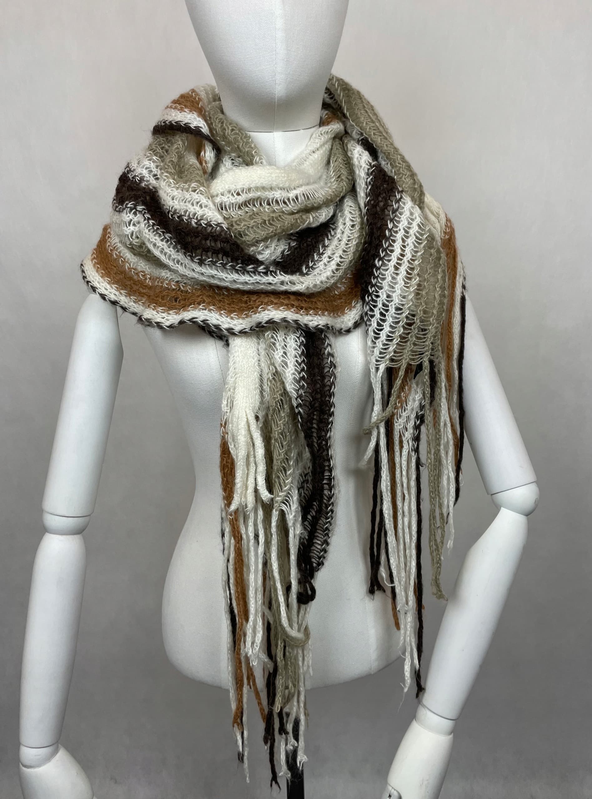 Szal damski pleciony w paski