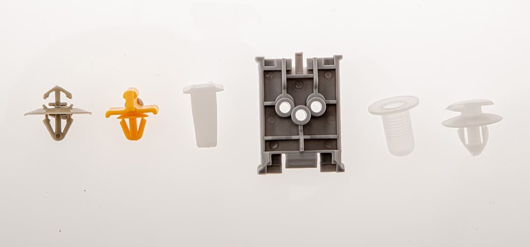 Zestaw spinek samochodowych Renault 300 sztuk